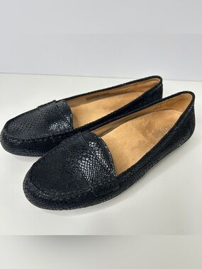 Vionic leather snakeskin print loafers size 7.5